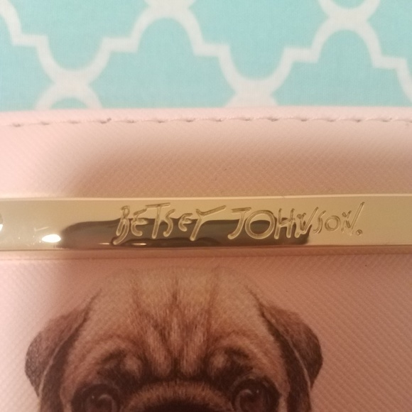 NWT Betsey Johnson Pug / Dog Wristlet / Wallet - Picture 2 of 8